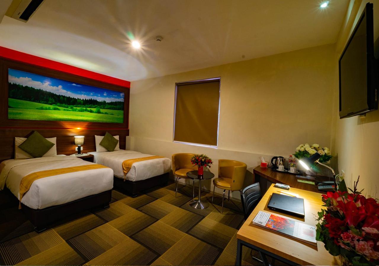 Miyanna Hotel Medan Exterior photo